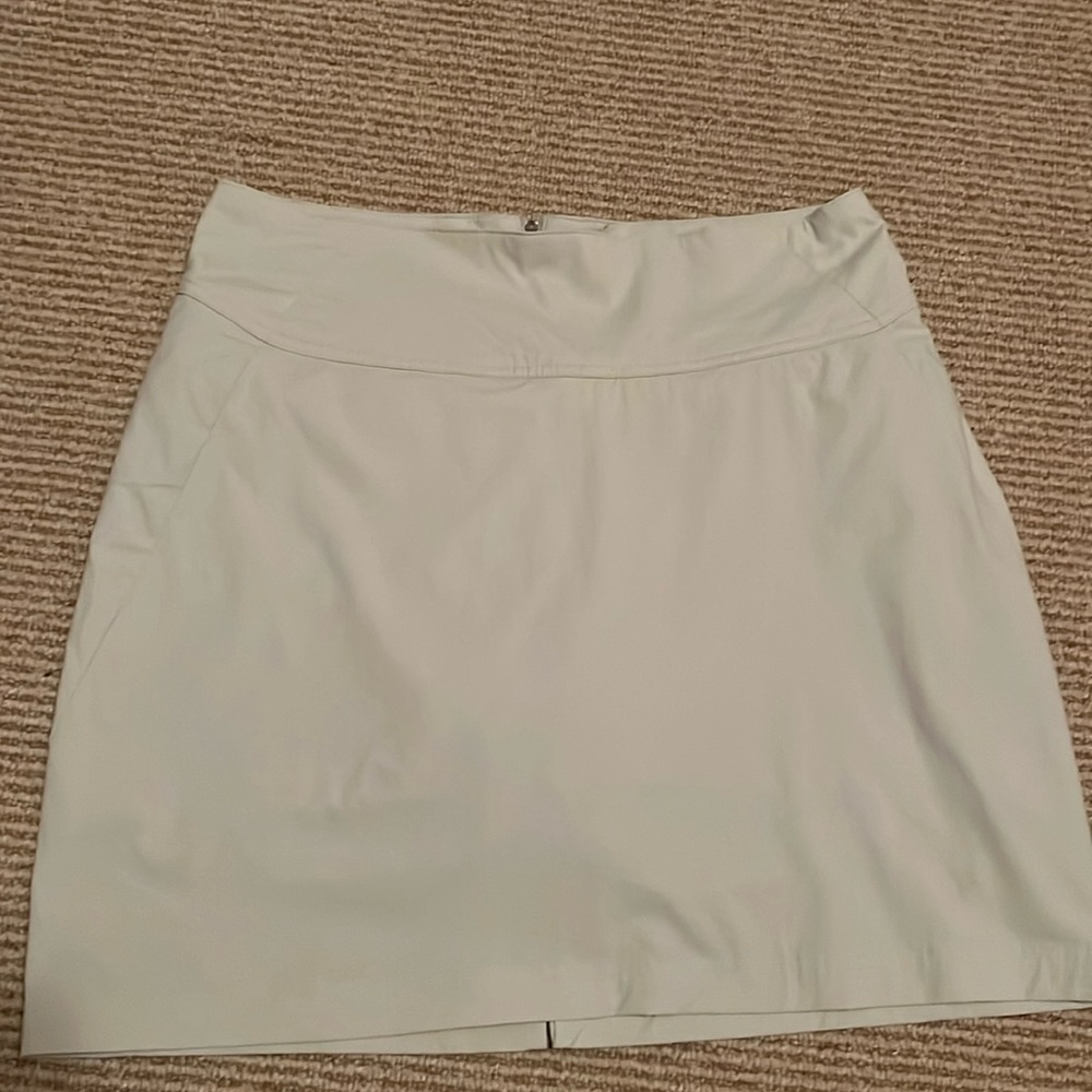 Size 10 Royal Robbins skirt with built in shorts